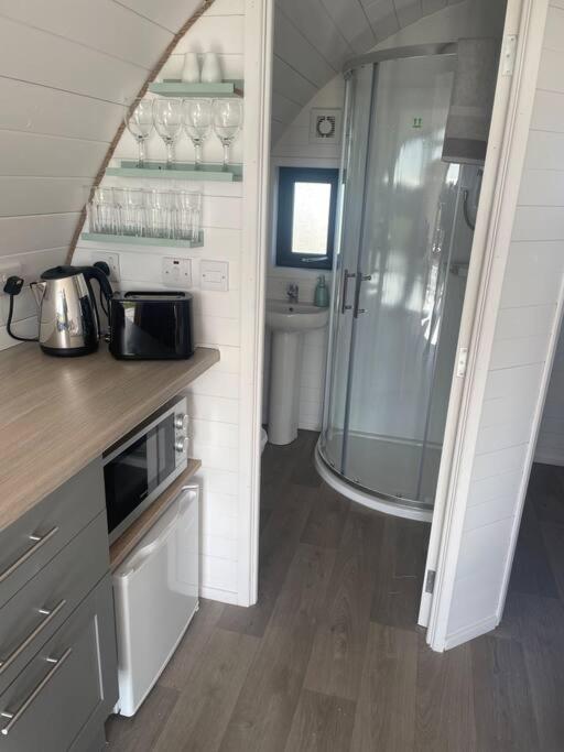 Gaoth Na Mara Pod Apartment Doolin Exterior photo